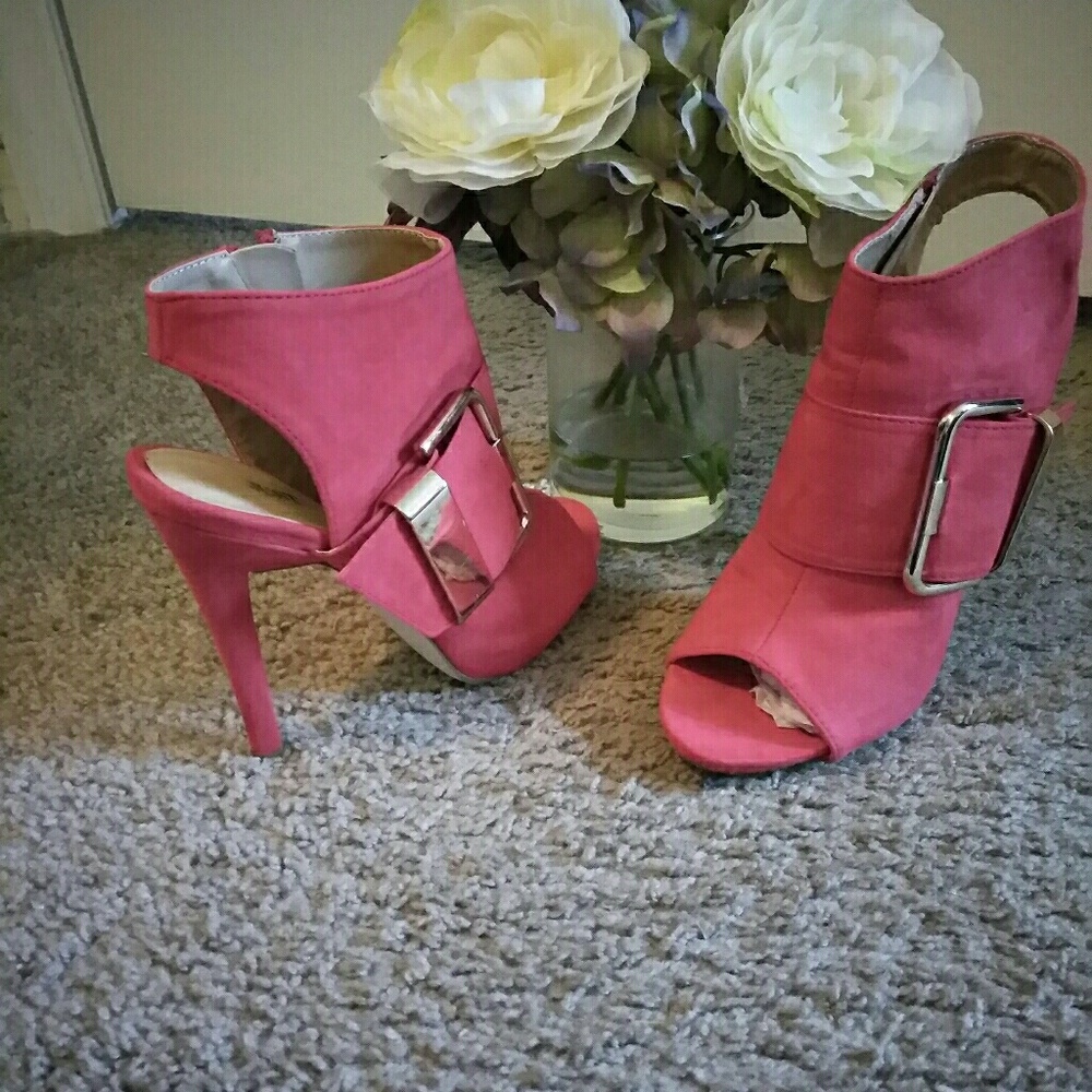 Suede pump